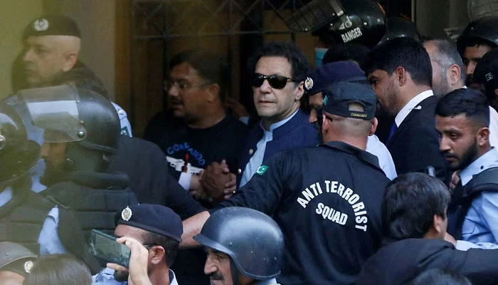 خاتون جج دھمکی کیس ، چیئرمین پی ٹی آئی نے عدالت میں کھڑے ہوکر معافی مانگ لی