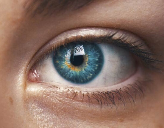 گرم علاقوں میں رہائش بینائی کے لیے مضرثابت ہوسکتی ہے