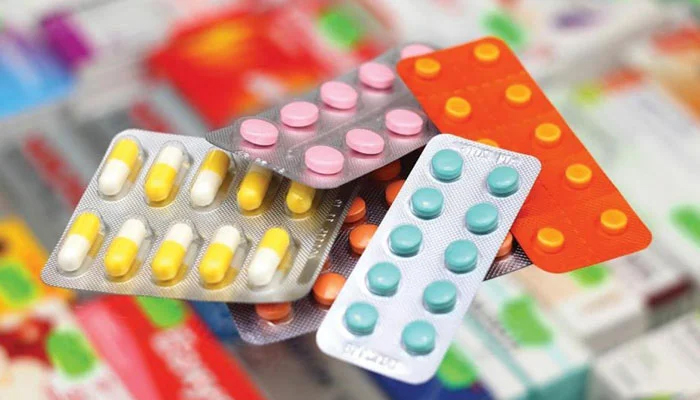 قیمتیں بڑھنے کے باوجود ملک میں جان بچانیوالی ادویت کی قلت برقرار