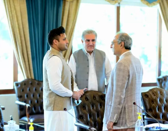 رہنما پی ٹی آئی زلفی بخاری کے وارنٹ گرفتاری جاری