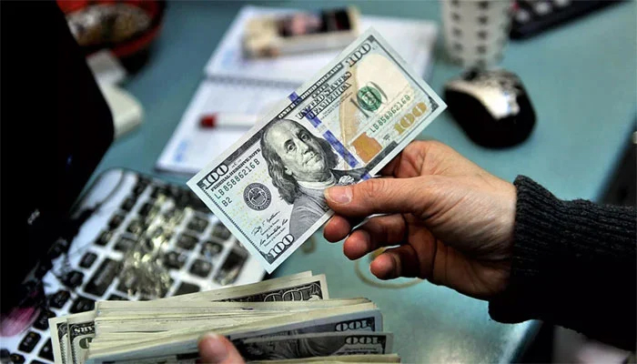 انٹر بینک اور اوپن مارکیٹ میں آج ڈالر کتنے کا ہے ؟