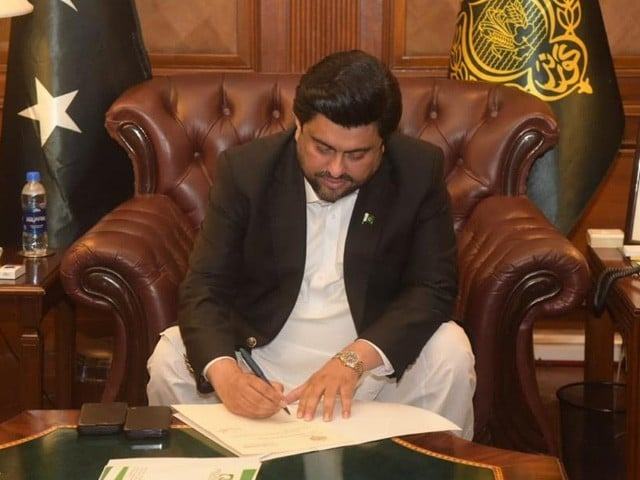 گورنر سندھ نے وزیراعلیٰ کی ایڈوائس پر اسمبلی تحلیل کردی