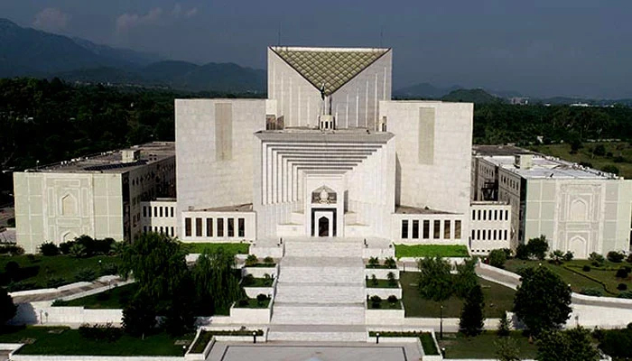 سپریم کورٹ میں توشہ خانہ کیس کی سماعت کرنیوالا بینچ تبدیل