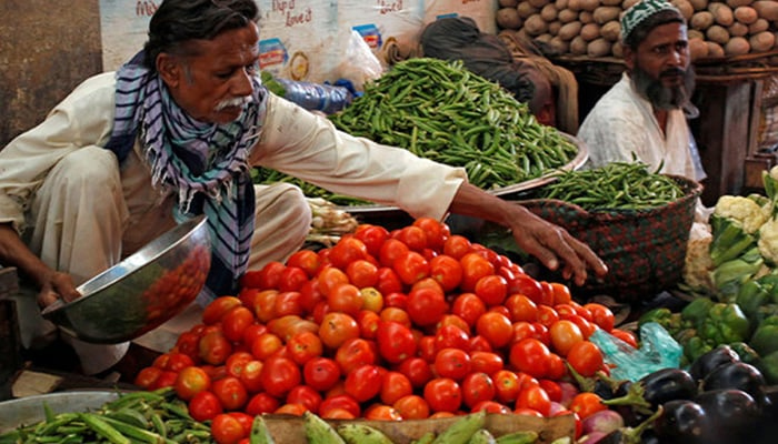 کراچی میں ٹماٹر کی قیمت 200 روپے کلو سے زائد ہوگئی