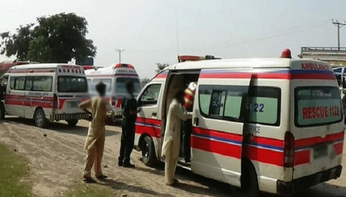 فیصل آباد ، مسافر وین اور ٹرک میں تصادم 4 افراد جاں بحق