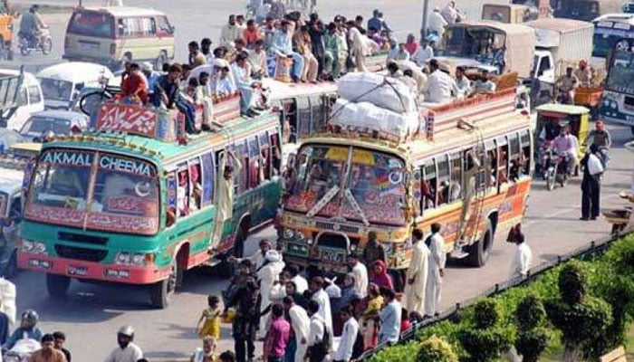 پیٹرول اور ڈیزل کی قیمتوں میں اضافے کے بعد کرایوں میں اضافے کا عندیہ
