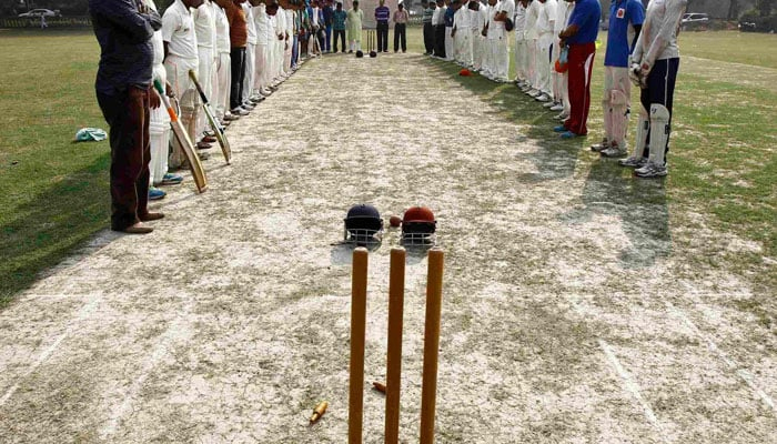 بھارتی کرکٹر دل کا دورہ پڑنے سے پچ پر ہی انتقال کرگیا ،ہسپتال منتقل مگر جانبر نہ ہوسکا