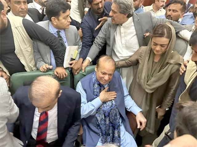 نواز شریف احتساب عدالت میں پیش ،توشہ خانہ ریفرنس میں ضمانت منظور