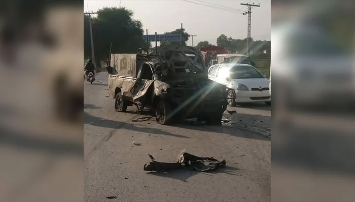 خودکش موٹرسائیکل دھماکہ ، دو شہری شہید ، 3 فوجیوں سمیت چھ افراد زخمی