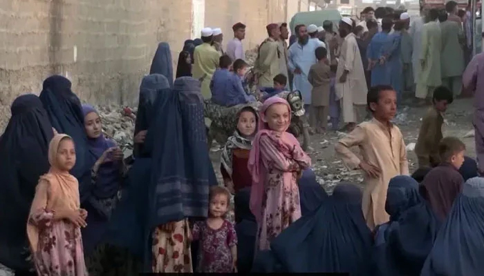 کراچی ، غیر قانونی مقیم افراد کیخلاف آپریشن ، 100 سے زائد زیر حراست