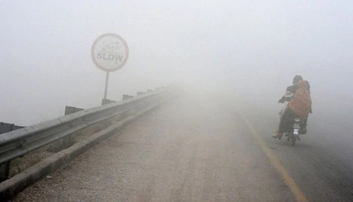 دھند سے موٹروے ایم ون پشاور سے رشکئی تک بند