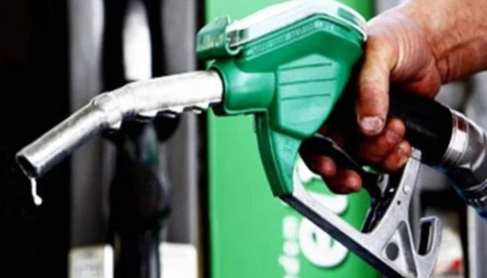 یکم دسمبر سے پیٹرولیم مصنوعات 7 روپے تک سستی ہونے کا امکان