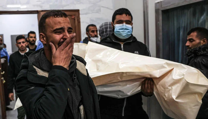غزہ، یورپی اسپتال کے قریب بمباری، 55 فلسطینی شہید