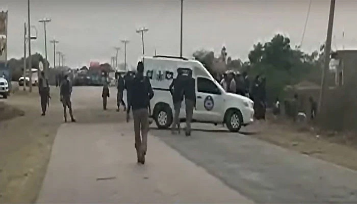 ڈی آئی خان ، دہشتگردوں نے بارودی گاڑی تھانے سے ٹکرا دی ،3 اہلکار شہید
