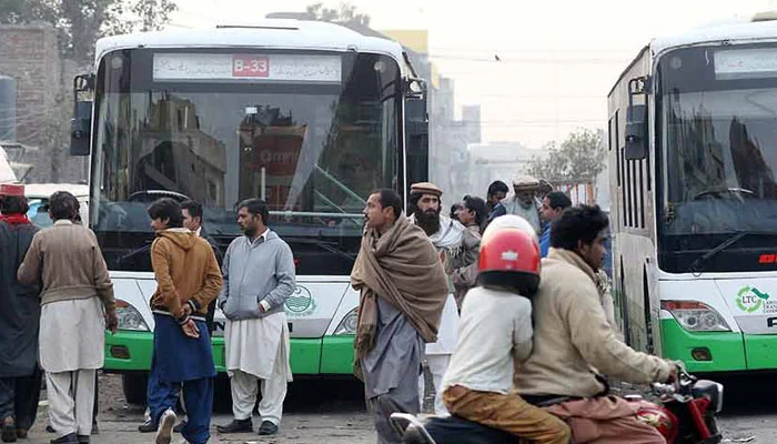 ٹرانسپورٹ کے زائد کرایوں پر کریک ڈاون،متعدد کو جرمانے
