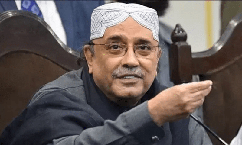 آصف زرداری پشاور پہنچ گئے ، پارٹی کے ناراض رہنماﺅں سے ملاقات متوقع