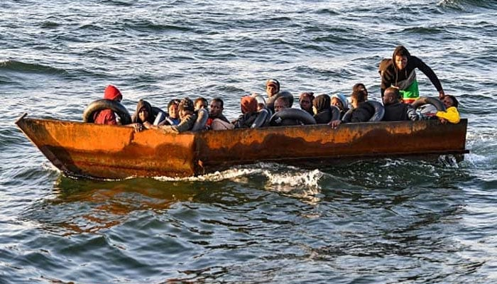 تیونس میں کشتی ڈوبنے سے 40 تارکین وطن لاپتہ ہو گئے