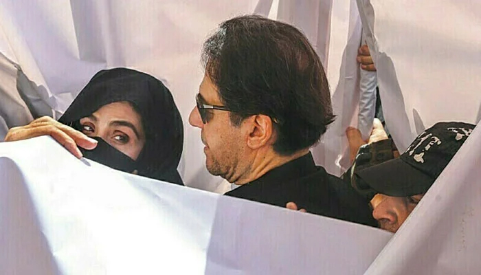 190 ملین پاﺅنڈ ریفرنس ، آج بانی پی ٹی آئی و بشریٰ بی بی پر فرد جرم عائد ہونے کا امکان