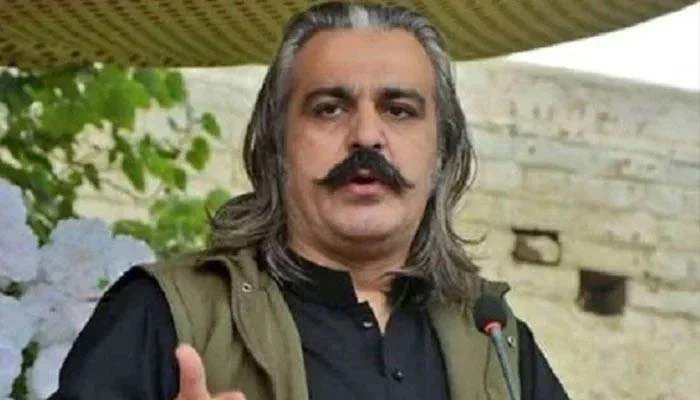 رشوت مانگنے والے افسر کے سر پر اینٹ مارو اور نام میرا لو ، وزیراعلیٰ کے پی علی امین گنڈا پور