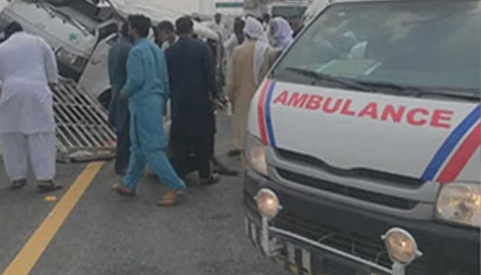 کراچی سے سکھر جانیوالی بس الٹ گئی ، 4 مسافر جاں بحق