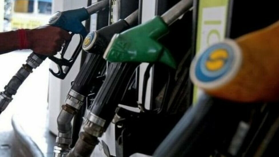 ملک بھر میں پیٹرولیم مصنوعات کی فروخت 18 سال کی کم ترین سطح پر آگئی