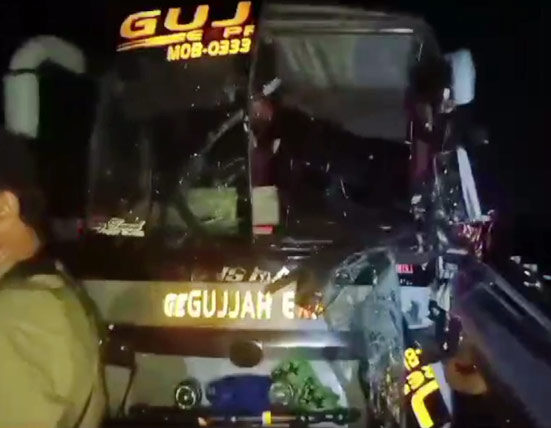 عراق میں بس کو حادثہ اور آتشزدگی، 21 افراد ہلاک زخمیوں کی حالت تشویشناک ہے اور وہ شدید جھلس گئے ہیں