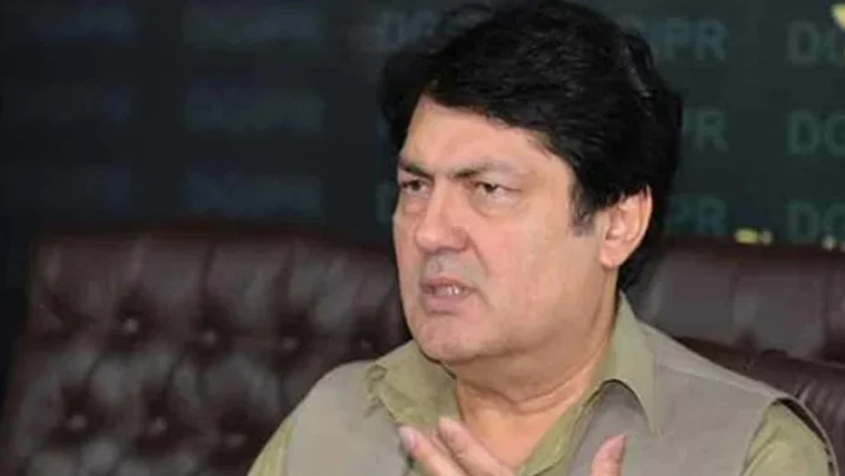 علیمہ خان اور بشریٰ بی بی میں پارٹی پر قبضہ کی خبریں حقیقت نہیں ، بیرسٹر سیف