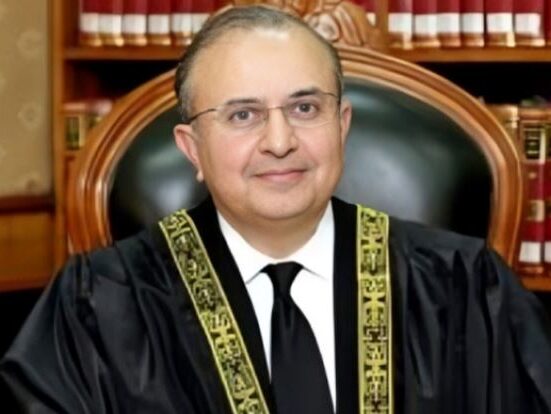 ہماری نسل نے طاقت کے سامنے خاموش رہنا سیکھ لیا، جسٹس ریٹائرڈ منصور علی شاہ