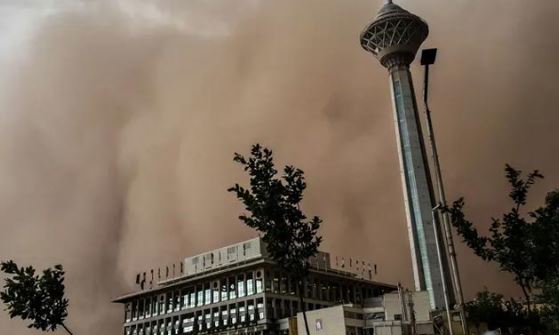 ایران میں ریت کا خطرناک طوفان، سکول بند،پروازیں معطل