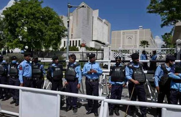 وکلا احتجاج، سپریم کورٹ کے باہر سکیورٹی کے سخت، ریڈ زون کے داخلی راستے بند