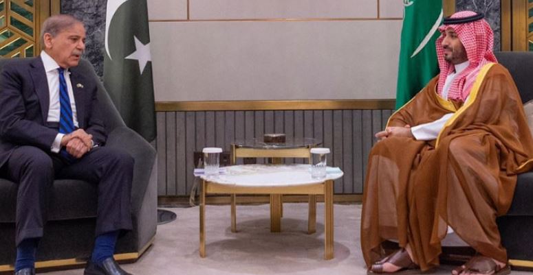 وزیراعظم کی سعودی ولی عہد سے ملاقات، امن کیلئے ملکر کام کرنے پر اتفاق