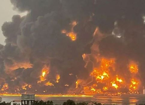 امریکا کا یمن کی تیل بندرگاہ پر فضائی حملہ، 38 افراد جاں بحق، 102 زخمی