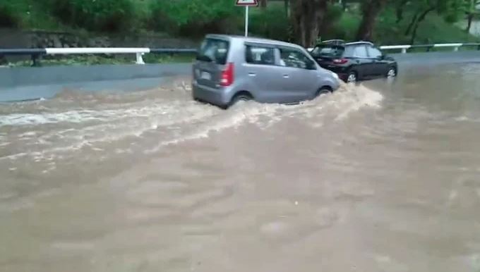 راولپنڈی ، اسلام آباد میں تیز ہواں کے ساتھ بارش، رین ایمرجنسی نافذ
