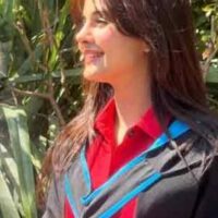 اداکارہ کومل میر نے گریجویشن کرلی