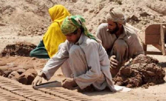 پاکستان سمیت دنیا بھر میں آج عالمی یوم مزدور منایا جارہا ہے