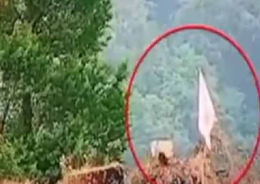 بھارتی فوج نے لائن آف کنٹرول پر سفید جھنڈا لہرا کر شکست تسلیم کر لی