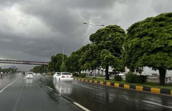 ملک بھر میں طوفانی بارشیں، نشیبی علاقے زیرآب، حادثات میں 5 افراد جاں بحق