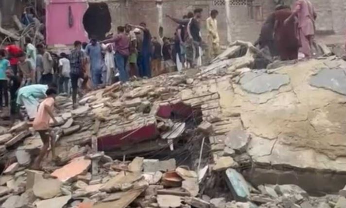 کراچی: لیاری میں 5 منزلہ عمارت منہدم، 5 افراد جاں بحق، متعدد ملبے تلے دب گئے