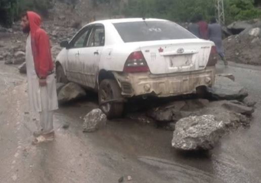 گلگت: 15 افراد تاحال لاپتہ، مزید بارشوں کا امکان، سیاحوں سے سفر نہ کرنے کی اپیل