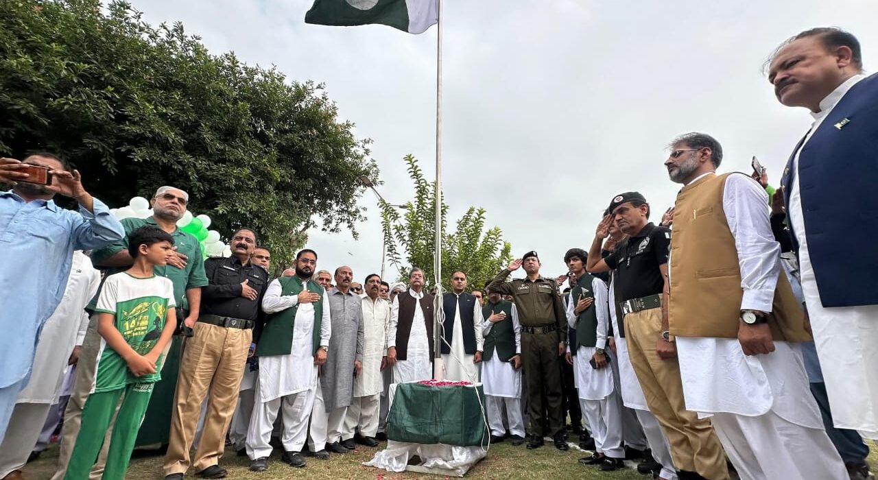 جہلم میں یوم آزادی کی خصوصی تقریب کا انعقاد، وزیر مملکت برائے ریلوے و خزانہ بلال اظہر کیانی کی شرکت