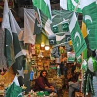 جشن آزادی کی تیاریاں عروج پر، ہر طرف سبز ہلالی پرچموں کی بہار