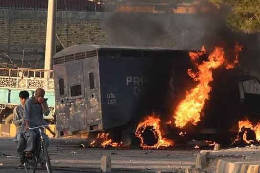 میانوالی جوڈیشل کمپلیکس حملہ کیس: پی ٹی آئی کے 50رہنما و کارکن اشتہاری قرار
