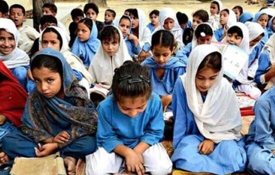 پنجاب کے سکولوں میں افسروں کو گلدستے اور تحائف پیش کرنے پر پابندی
