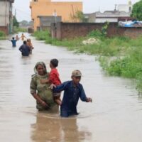 لاہور کی راوی کنارے بستیاں زیر آب، بھارت سے آج ایک اور سیلابی ریلا آئے گا