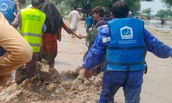 ٹانک: سیلابی ریلوں سے درجنوں دیہات کا زمینی رابطہ منقطع، خاتون جاں بحق