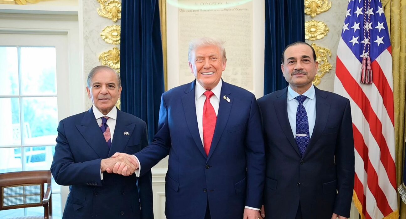 وزیراعظم و فیلڈ مارشل کی ڈونلڈ ٹرمپ سے ملاقات، امن کا داعی قرار