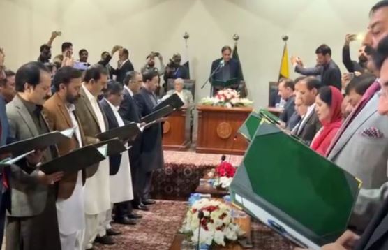 آزاد جموں و کشمیر کی 20 رکنی نئی کابینہ نے حلف اٹھا لیا