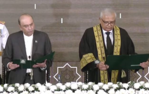 وفاقی آئینی عدالت کے پہلے چیف جسٹس امین الدین خان نے عہدے کا حلف اٹھا لیا