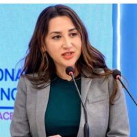 پاکستان آزاد ملک، قرضوں میں نہیں پھنسنا چاہیے: امریکی ناظم الامور