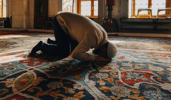 سجدہ کرنا دماغ کیلئے کیا فوائد رکھتا ہے؟امت مسلمہ کیلئے اہم خبر آگئی